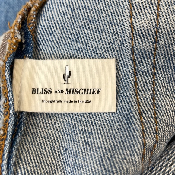 Bliss and Mischief Peace Sign Patch Embroidered Denim Jeans Size 25 NWOT - RARE! - Picture 10 of 12